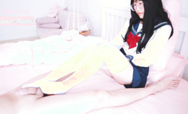lo娘白絲足交【AsamiSusu蘇蘇】眼鏡娘小可愛粉嫩小腳配白絲，寶寶可愛嬌嫩的小腳丫穿上絲襪給哥哥足交 讓哥哥感受一下足交帶來快感